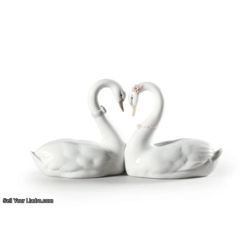 Endless Love Swans Figurine 01006585