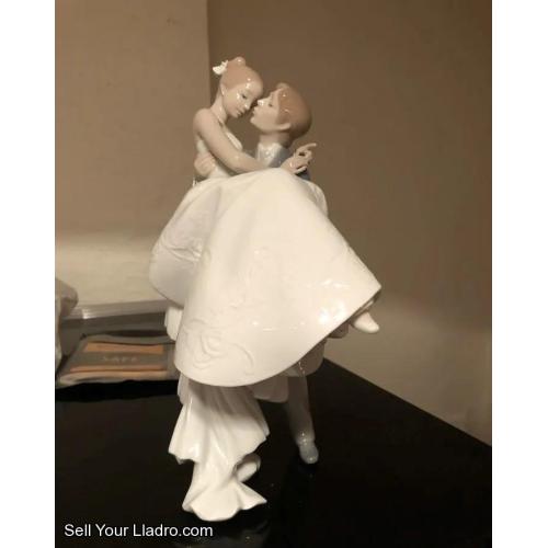 Lladro THE HAPPIEST DAY 01008029