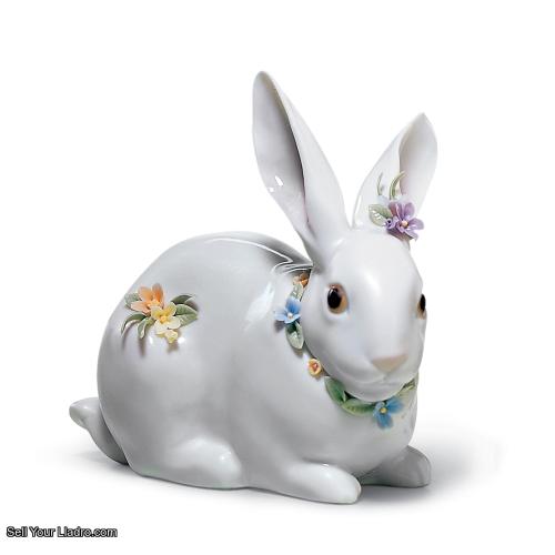 Lladro Attentive Bunny with Flowers Figurine 01006098