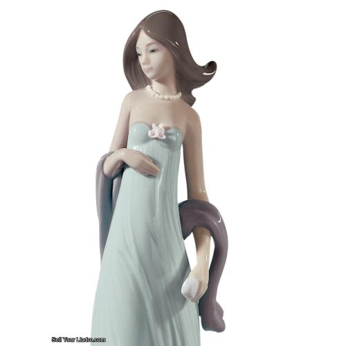 Lladro Ingenue Woman Figurine 01005487