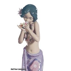 Lladro Aroma of The Islands Woman Figurine 01001480