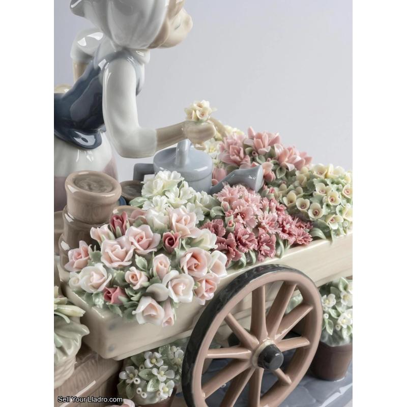 Flowers of The Season Woman Sculpture 01001454