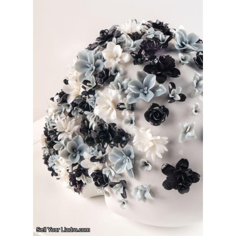 Lladro Life is Flower Sculpture. Black&White. Limited Edition SKU 01008796