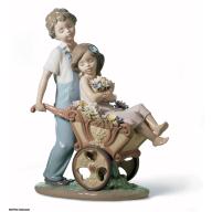 Lladro The Prettiest of All Couple Figurine 01006850