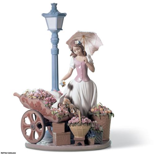 Lladro Flowers for Everyone Sculpture 01006809