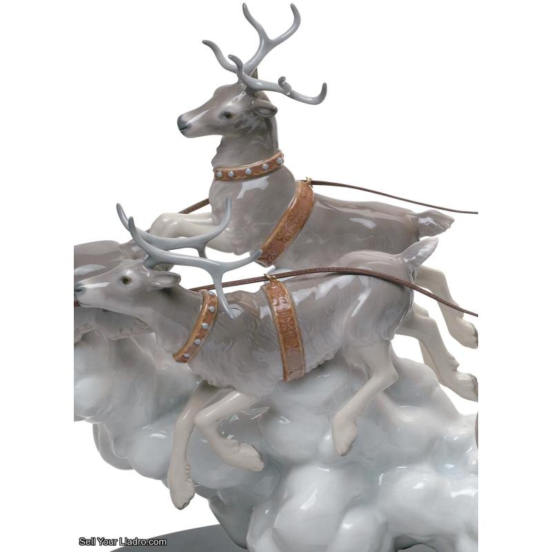 Santa's Midnight Ride Sleigh Figurine. Limited Edition  01001938