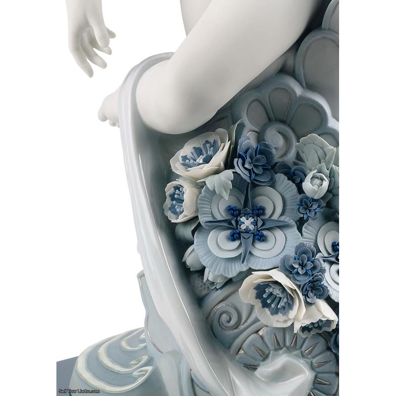 Lladro Pure Beauty Woman Sculpture. Limited Edition 01001945