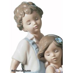 Lladro The Prettiest of All Couple Figurine 01006850