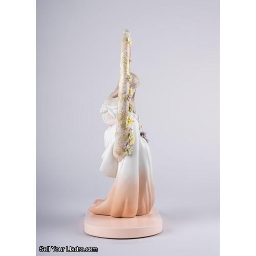 Lladro In her Thoughts Woman Figurine 01009537