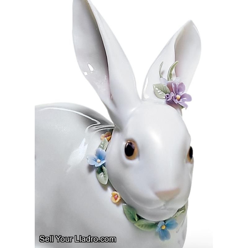 Lladro Attentive Bunny with Flowers Figurine 01006098
