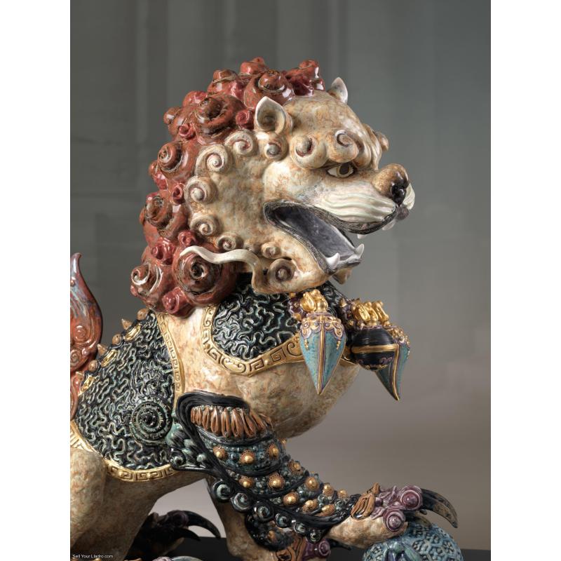 Lladro GUARDIAN LION (RED) 01001993