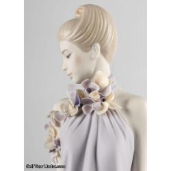 Lladro Haute Allure Sophisticated Look Woman Figurine. Limited Edition 01009437