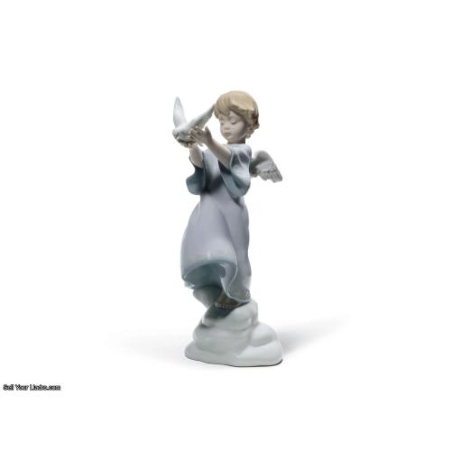 Peace on Earth Angel Figurine 01008533