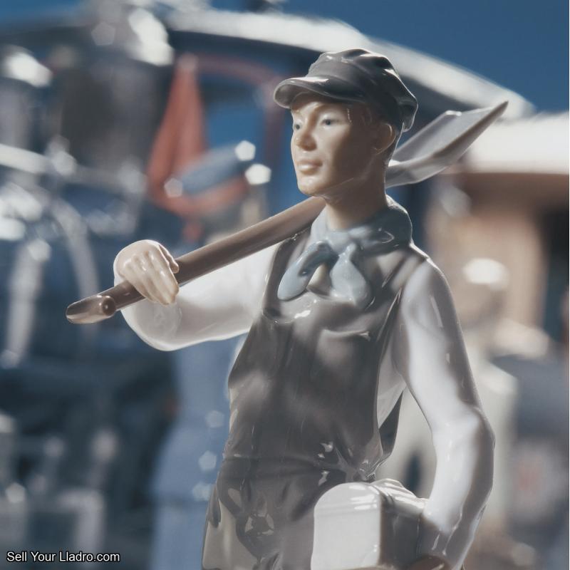 Lladro A Grand Adventure Train Sculpture. Limited Edition 01001888