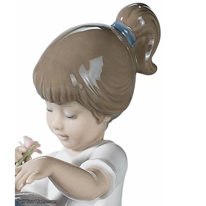 Lladro An Elegant Touch Girl Figurine 01006862
