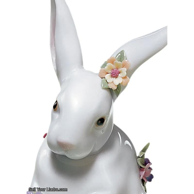 Lladro Sitting Bunny with Flowers Figurine 01006100