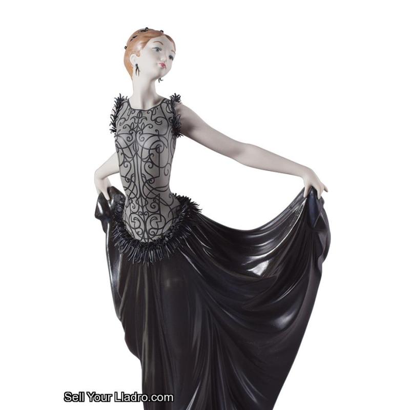 Lladro Haute Allure Exquisite Creation Woman Figurine. Limited Edition 01009360