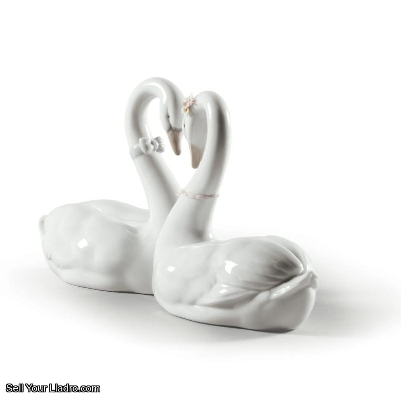 Lladro Endless Love Swans Figurine 01006585