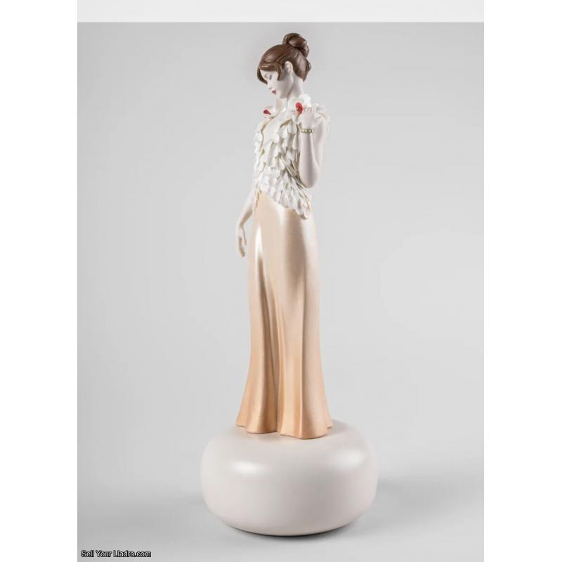 Lladro Exquisite Embroidery Sculpture. Limited Edition 01009745