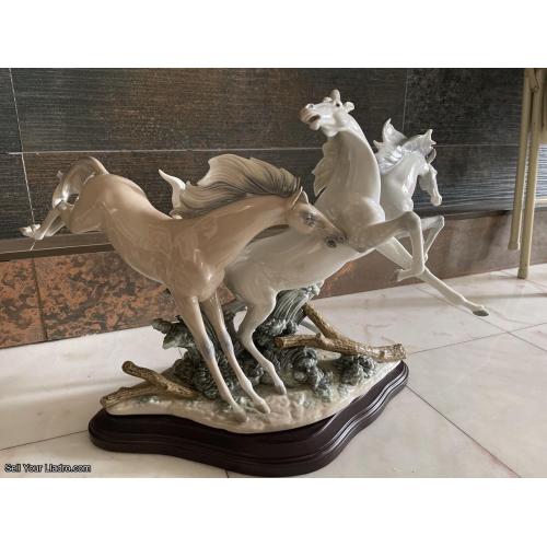 Lladro Born Free Horses Sculpture 01001420
