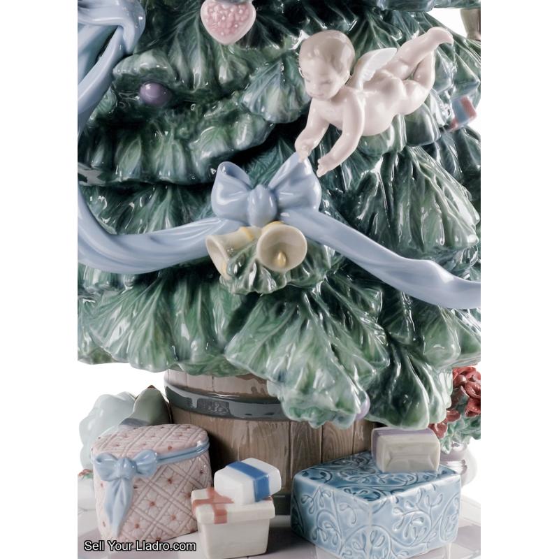 Lladro Great Christmas Tree Figurine. Limited Edition 01008477