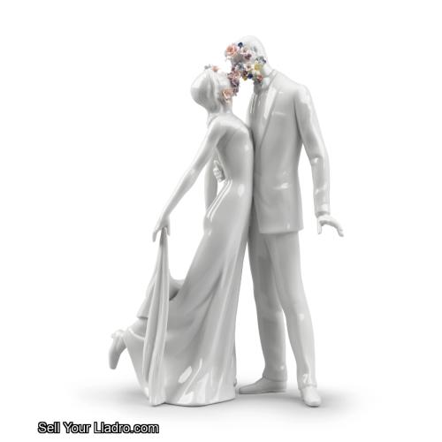 Lladro Love I Couple Figurine 01007231
