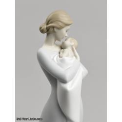 Lladro A Mother's Embrace Figurine 01018218