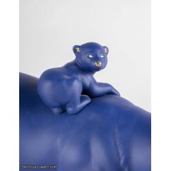 Lladro Mummy bear and babies (blue-gold) Sculpture. Limited Edition 01009565