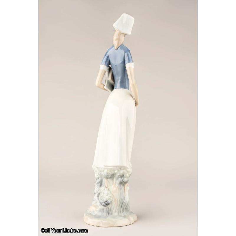 Lladro Nurse Figurine 01004603