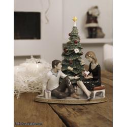 Lladro A Romantic Christmas Couple Figurine. Limited Edition 01008665