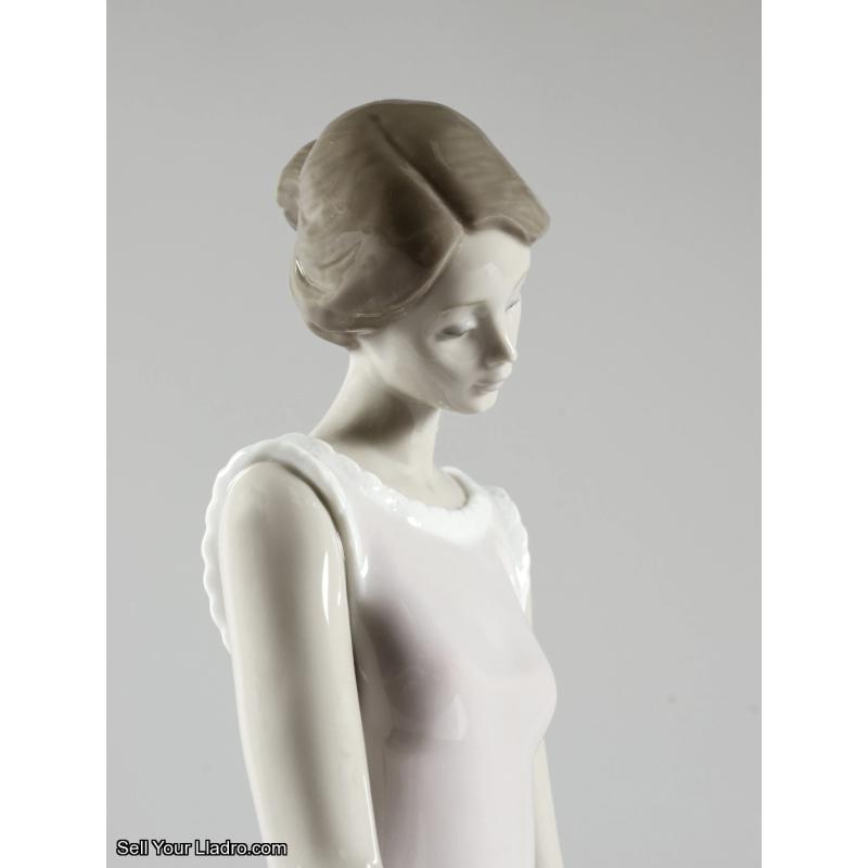 Lladro Someone to Look up to Mother Figurine 01006771