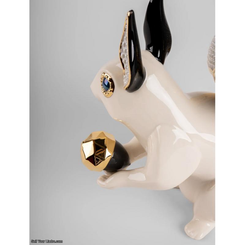 Lladro Squirrel jewel Sculpture Glazed porcelain figure of a squirrel 01009726