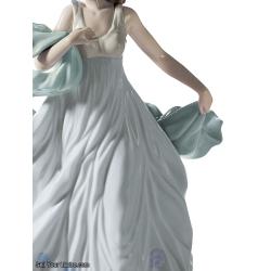 Lladro Summer Serenade Woman Figurine 01006193