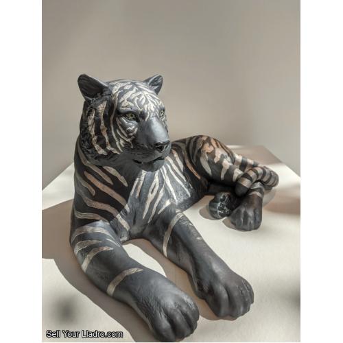 Lladro Tiger Figurine. Silver Lustre and Black 01009261