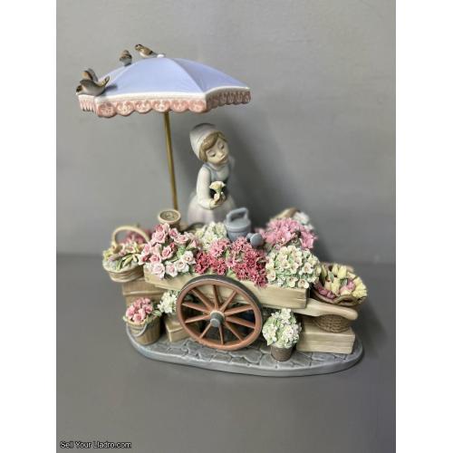 Lladro “Flowers of the Season” Figurine #1454 Retired Glazed 01001454