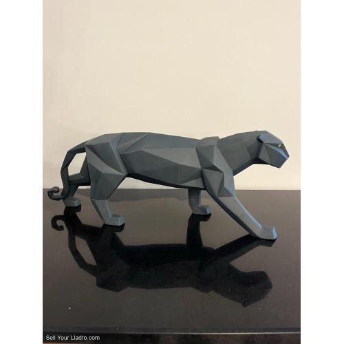 Lladro Panther Figurine. Black matte 01009299