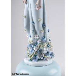 Haute Allure Refined Elegance Woman Figurine. Limited Edition  01009538