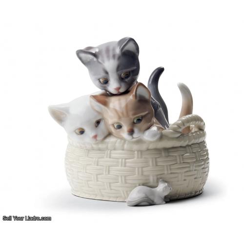 Lladro Curious Kittens Figurine 01008693. Lladro Curious Kittens 01008693