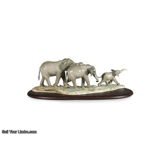 We Follow in Your Steps Elephants Sculpture 01009388 Lladro